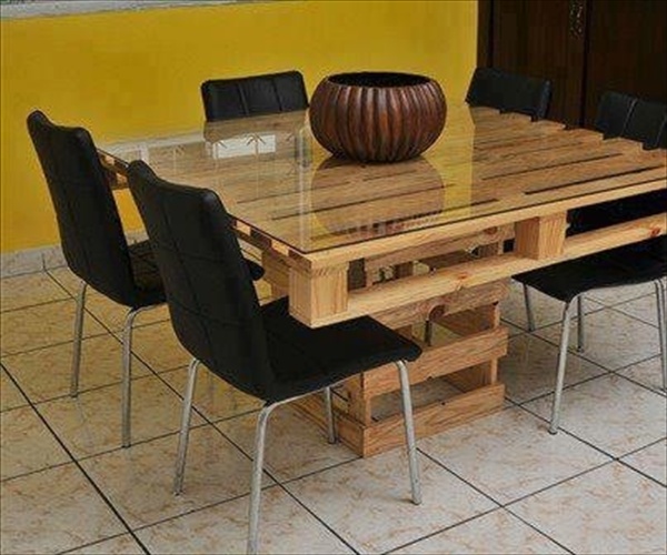 17 DIY Plans: Decorating Your Food Area on Pallet Dining Table 