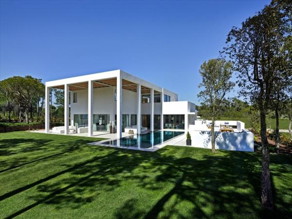 Modern and Bright Cubic Portuguese House Design